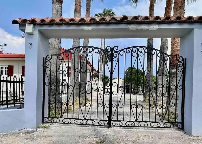 וילה Hippocrates House *